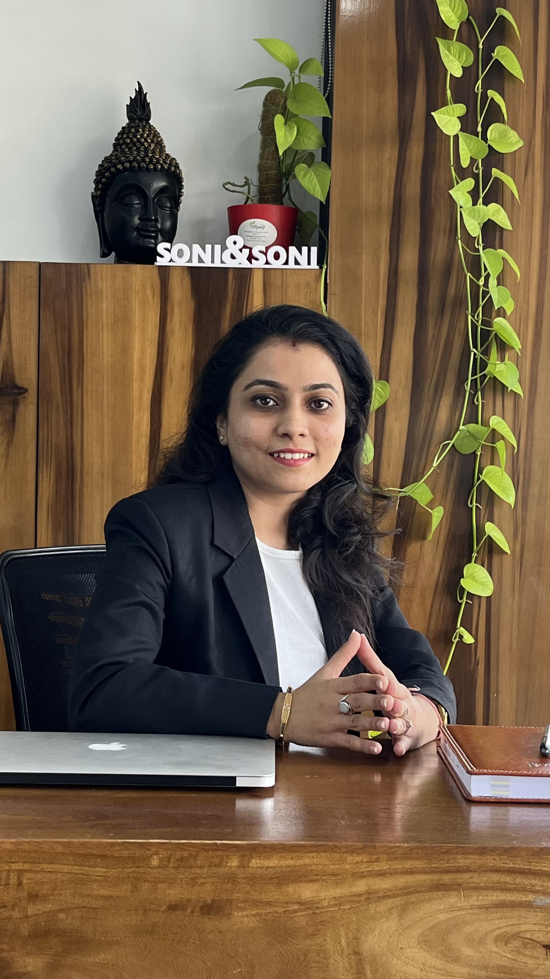 Nisha Katariya, Associate at Soni & Soni